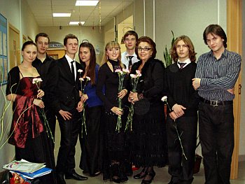 Преподаватель А.А. Гайнанова со студентами Колледжа