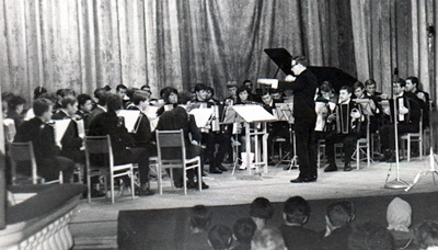 Выступление оркестра баянистов-аккордеонистов в ЦДРИ (1967 г.), руководитель &#8212; В.П. Гусаков